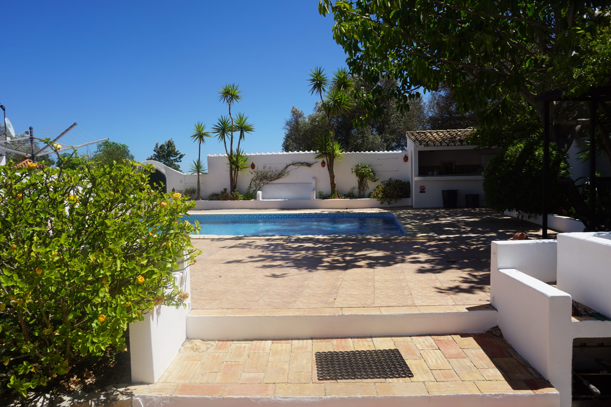 Steps leading to the Casa Antiga pool