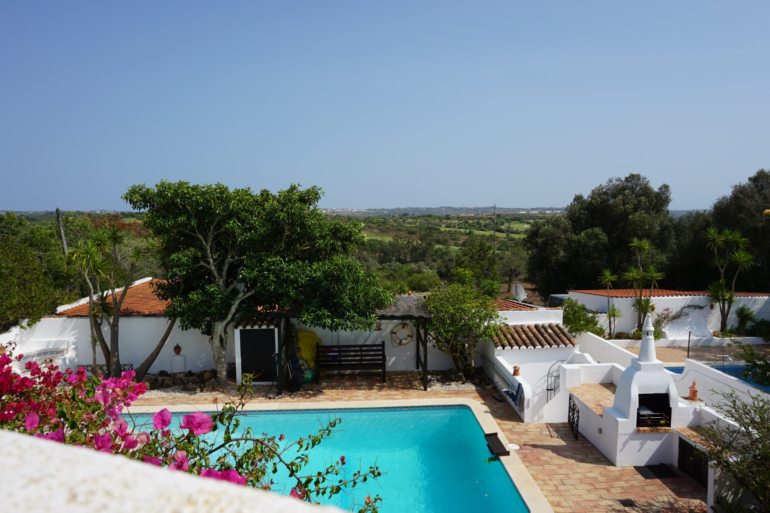 An overhead view of Jardim da Magia showing the swimming pool and surrounding nature.