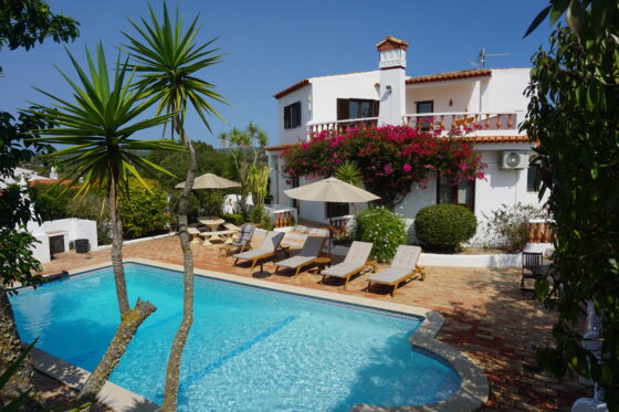 A view of a swimming pool on a sunny day at the Jardim